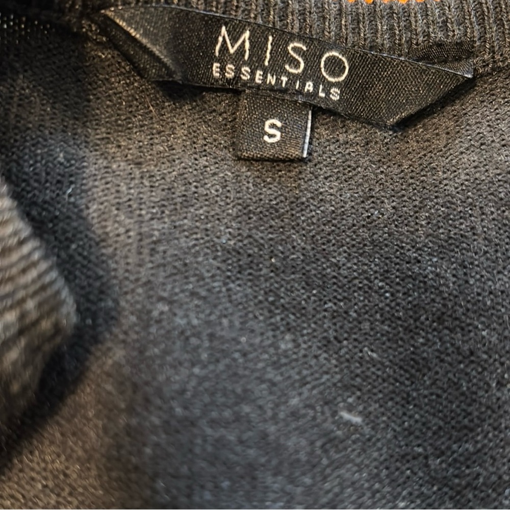 sweater size small - Picture 4 of 5